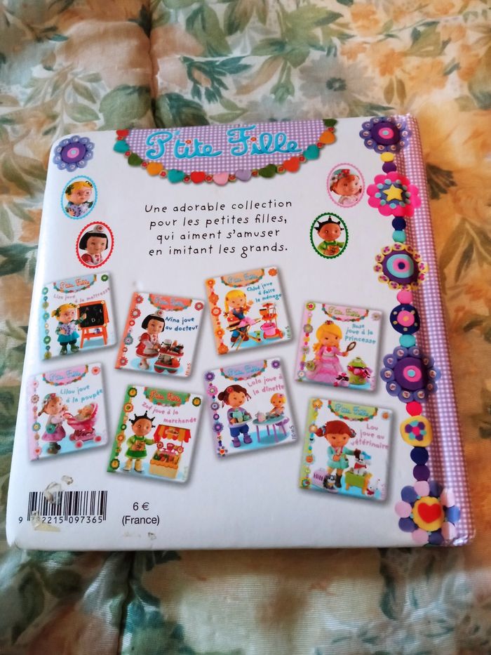 P'tite fille, Lola joue à la dînette - photo numéro 2