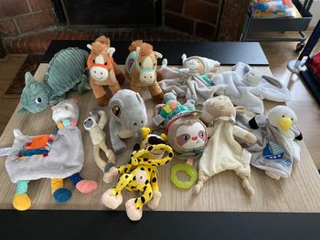 Lot de doudous et petite peluches