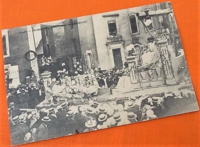 Carte postale ancienne Candé (Maine-et-Loire) Cavalcade de 1906 Char de l' Electricité - photo numéro 2