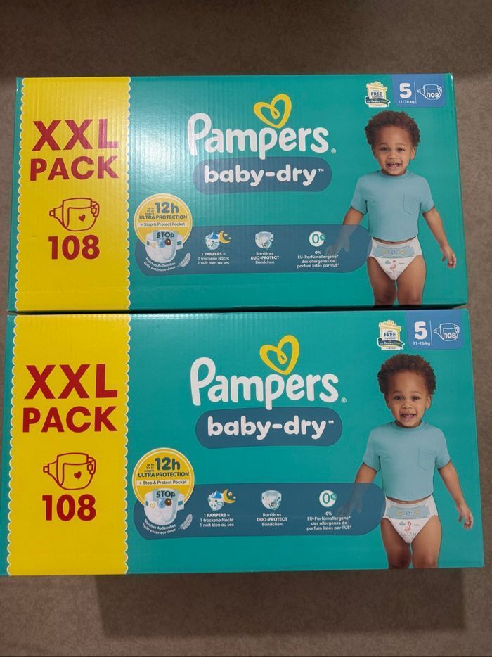 Lot de 2 cartons de couches taille 5 Pampers baby dry