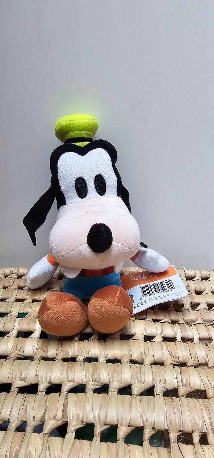 Petite peluche dingo Disney neuve