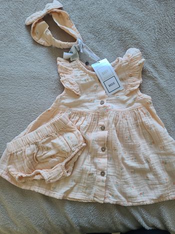 Ensemble bébé 6mois robe culotte bavoir neuf avec étiquette