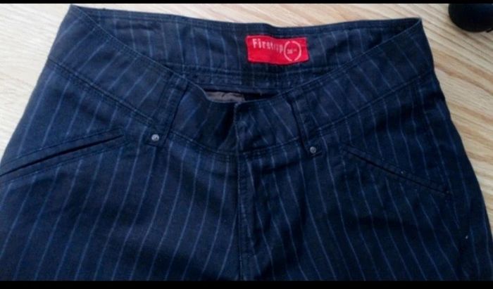 Pantacourt noir rayures blanches. Femme . Firetrap. Taille 38 - photo numéro 3