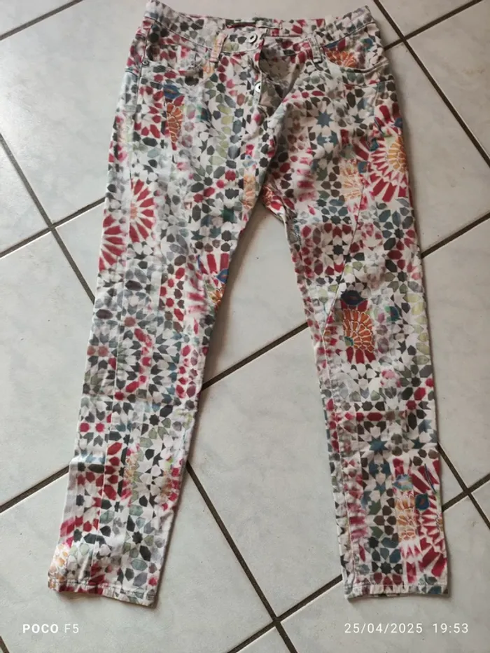 Pantalon multicolore taille 40  please