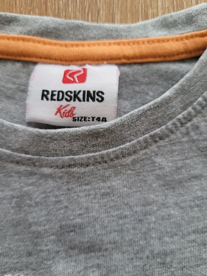 Tee shirt Redskins 4 ans neuf sans etiquetge - photo numéro 2