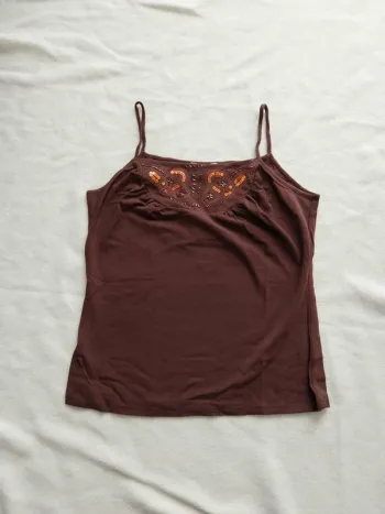 Haut marron fonce avec brillant T38