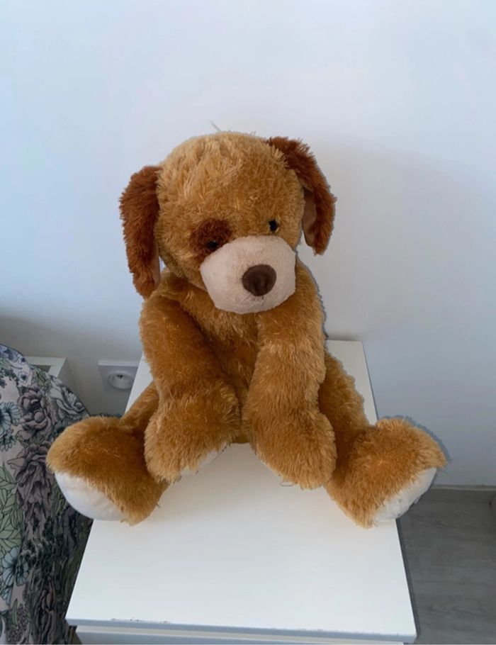 Grosse peluche chien