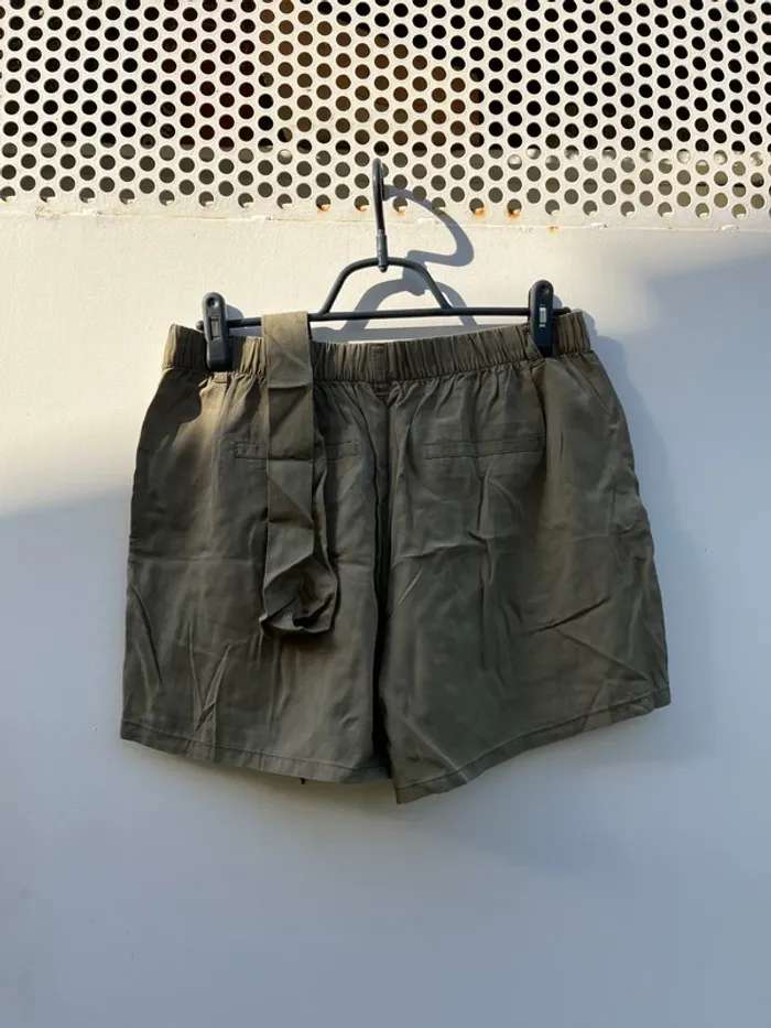 Short vert kaki - photo numéro 2