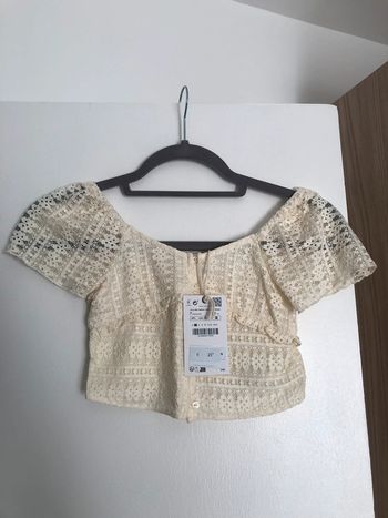 Superbe belle chemise crop en dentelle Zara écru neuve avec étiquette taille 7 ans