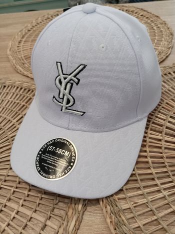 Casquettes ysl