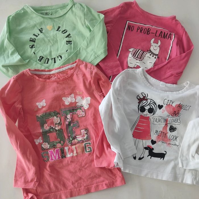Lot de 4 tee shirts manches longues taille 4 ans