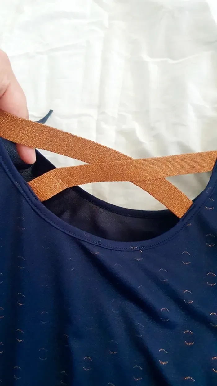 T-shirt sans manches - photo numéro 6