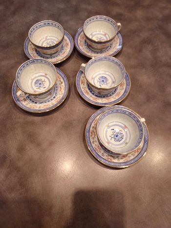 Tasses chinoises porcelaine 5 pièces avec soucoupes motif bleu vintage
