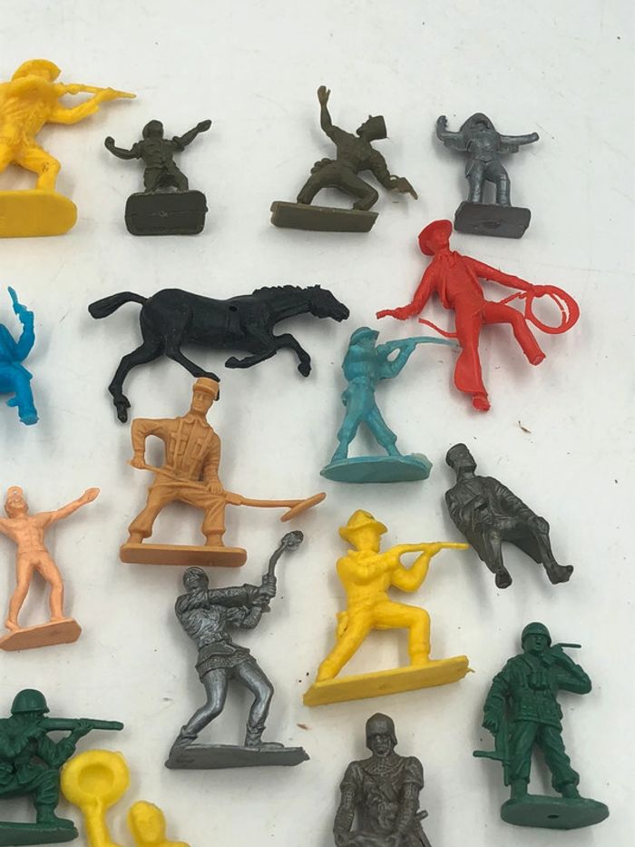 Lot de 29 figurines Soldats divers - photo numéro 4