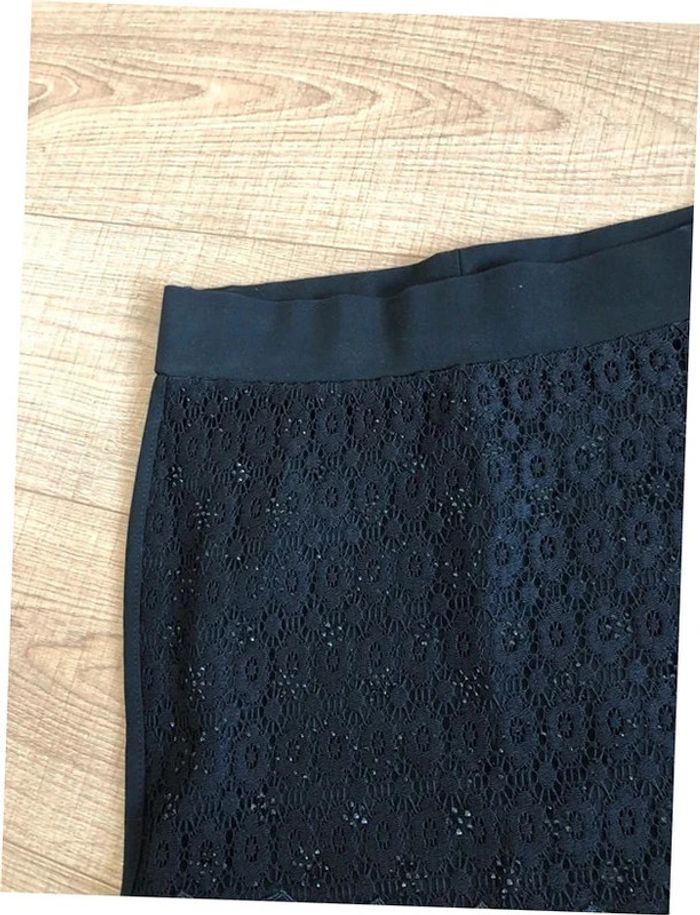 Jupe courte noire avec dentelle Elegante taille L jamais portée (taille petit) - photo numéro 13