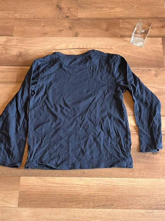 Je vend un manche longue garçon enfant 5-6 ans très bon état - photo numéro 2