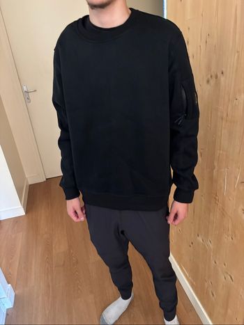 Pull noir