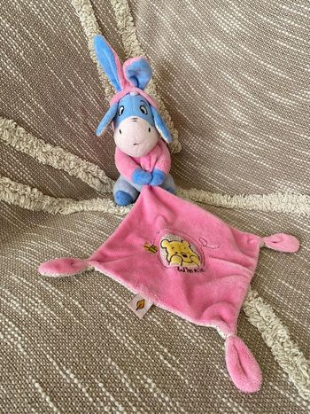 Peluche doudou mouchoir 17cm Disney bourriquet bleu et rose parfait état