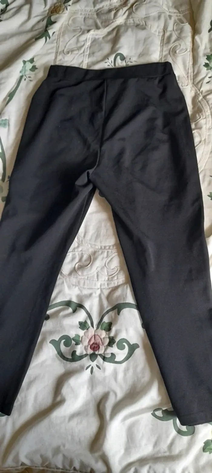 Pantalon taille haute à bouton