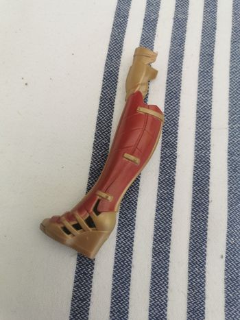 Une botte de Poupée Mattel DC Wonder Woman