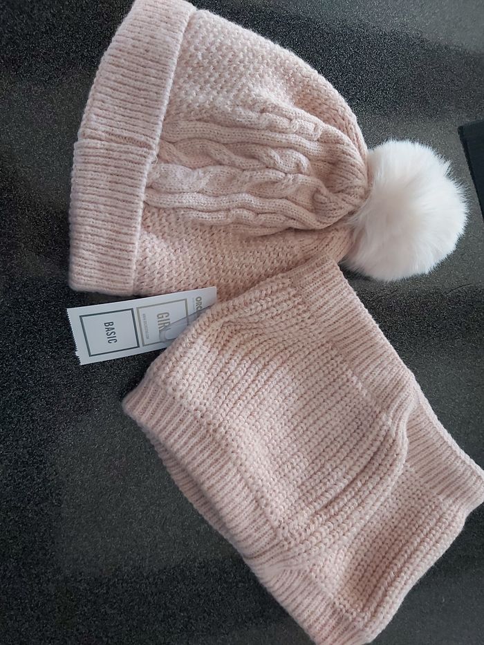 Bonnet et tour de cou neuf