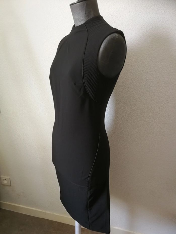 Robe noire Mosquito t 36, près du corps