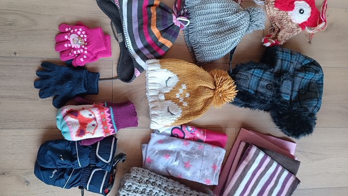 Gros lot de bonnets écharpes gants fille - photo numéro 2