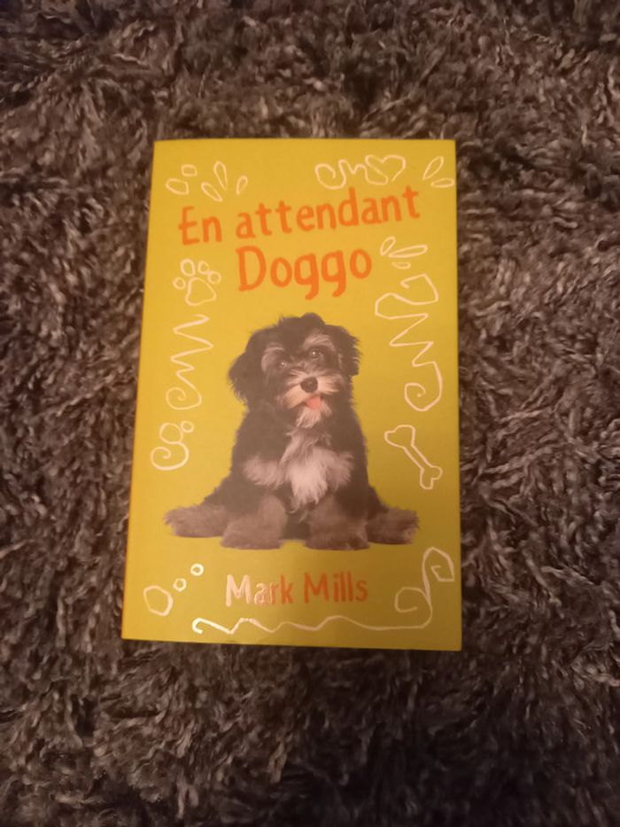 livre "en attendant Doggo"