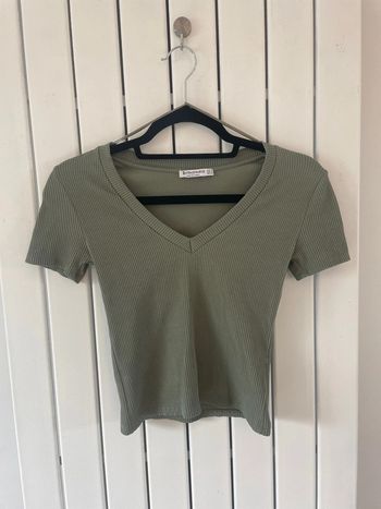 Top vert ajusté