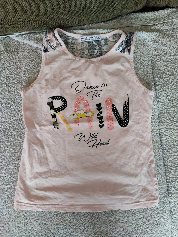 Tricot petite fille détail dentelle