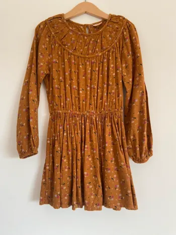 Robe longues manches .