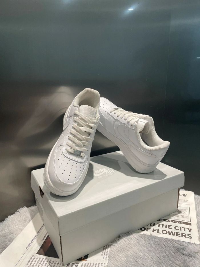 Nouveau Nike Air Force 1 Low Blanc - Taille 41 - photo numéro 5