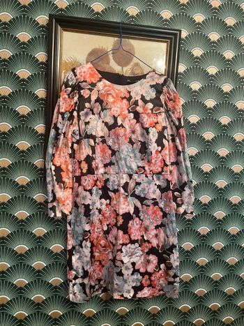 Jolie robe Zara motif fleurs taille xxl