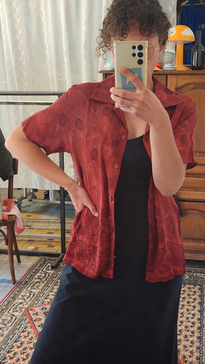 Jolie chemise rouge bordeaux fluide en mousseline vintage - photo numéro 2