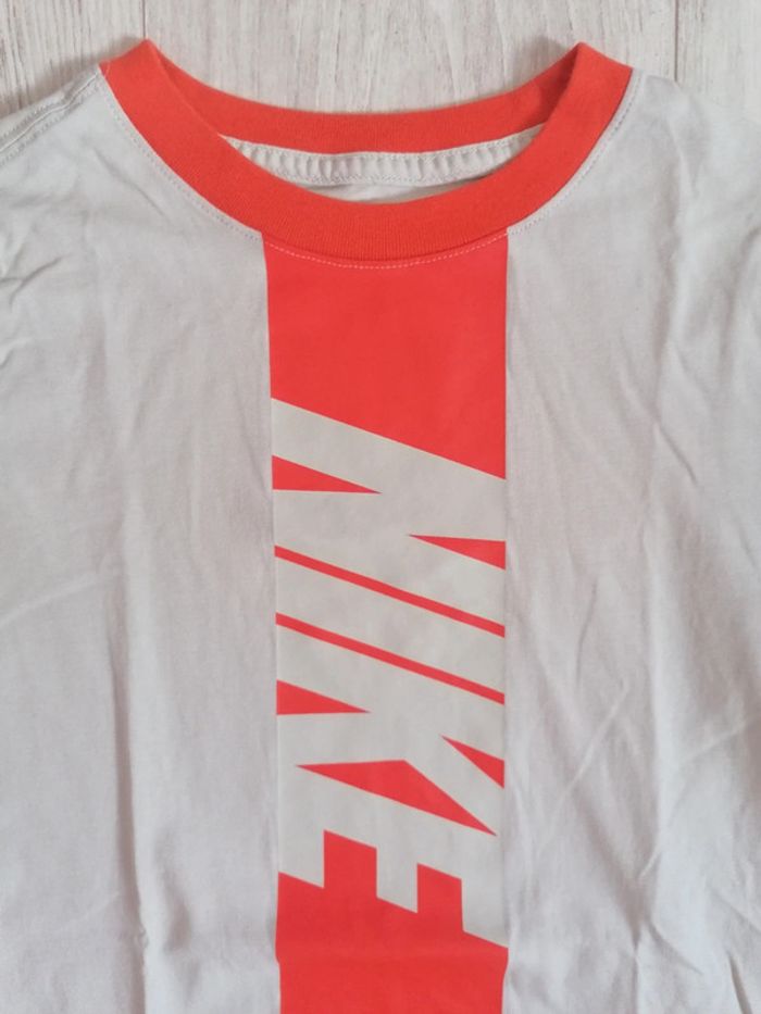 Tee shirt Nike
Taille 11/ 12 ans Comme neuf, porté 1 fois - photo numéro 2