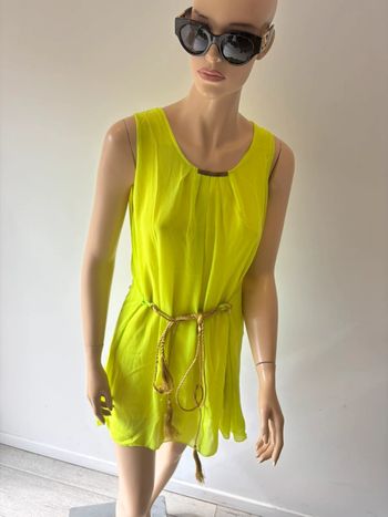 Robe d’été sans manche avec ceinture jaune fluo boutique italienne