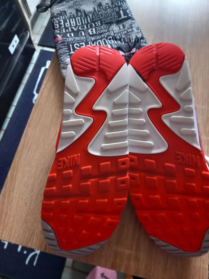 Baskets Nike 38,5 mises 2 fois - photo numéro 6