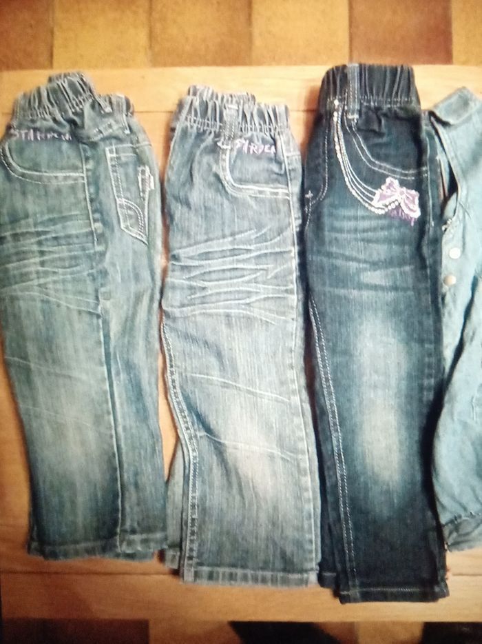 Ensemble de 33 vêtements Fille - 2 ans - Différentes marques - photo numéro 4