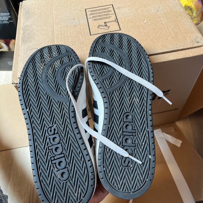 Chaussure adidas - photo numéro 4