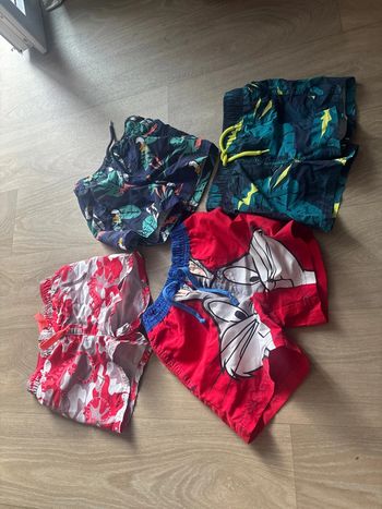 4 Shorts de bain 3 ans