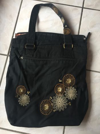 Sac à main multipoches