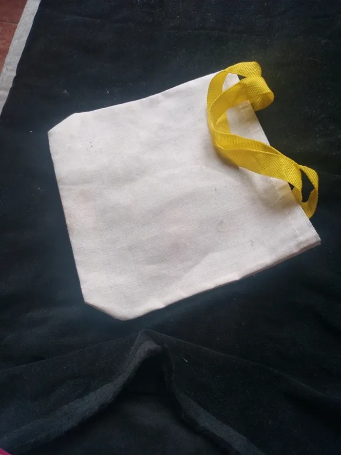 Petit sac Enfantin en toile de jute - photo numéro 2