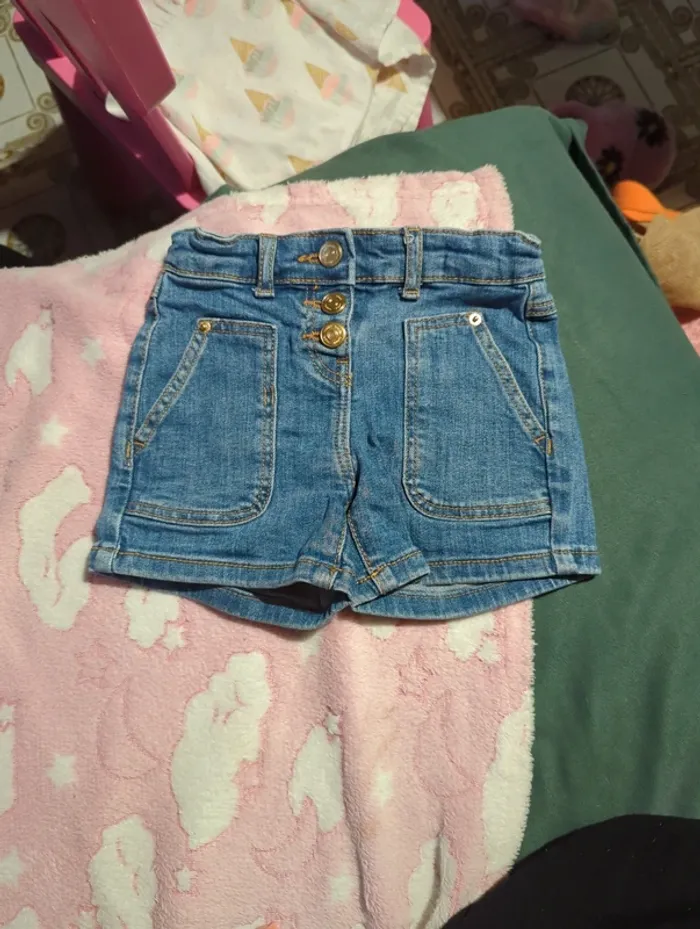 Short en jean tape à l'oeil