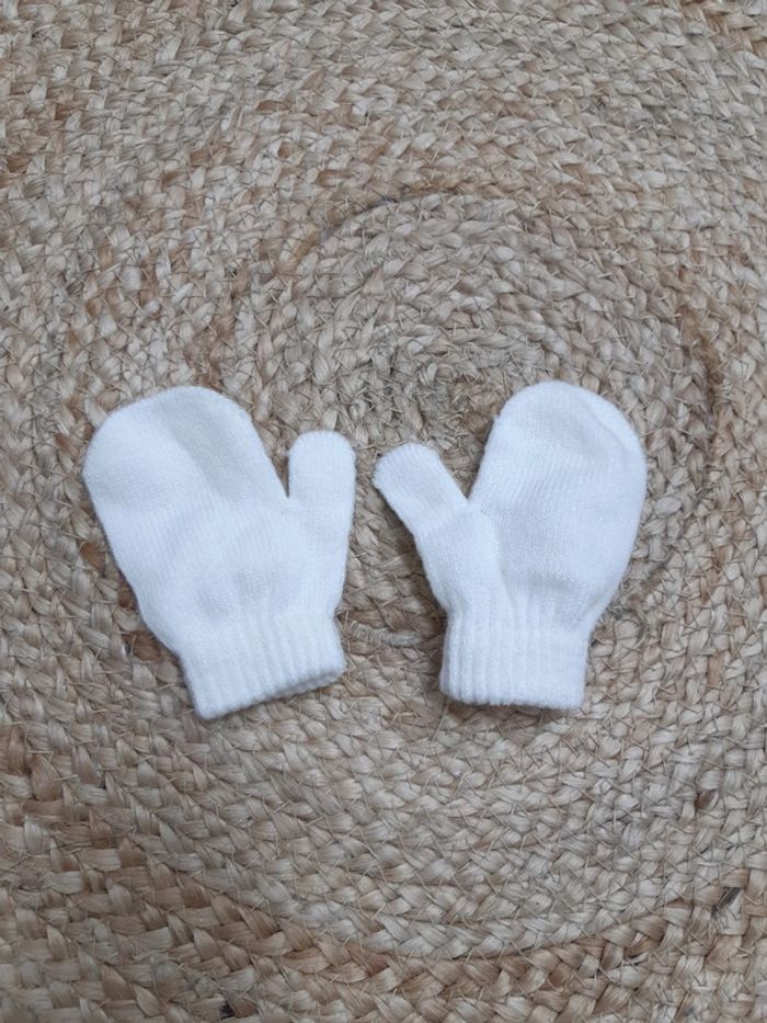Paire de gants bébé