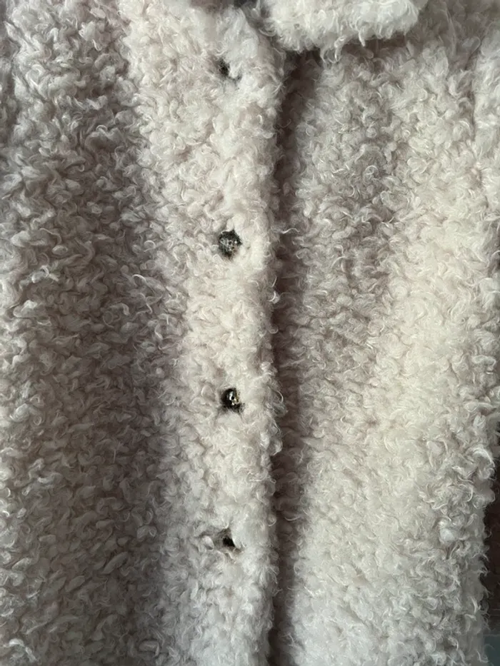 Manteau fausse fourrure beige à boutons - photo numéro 3