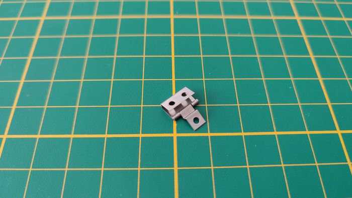 Charnière 89D n°89 pièce détachée Porsche 911 Carrera RS 2.7 1/8 1/8ème Altaya #B37