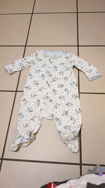 Pyjama léger Disney 3 6 mois.