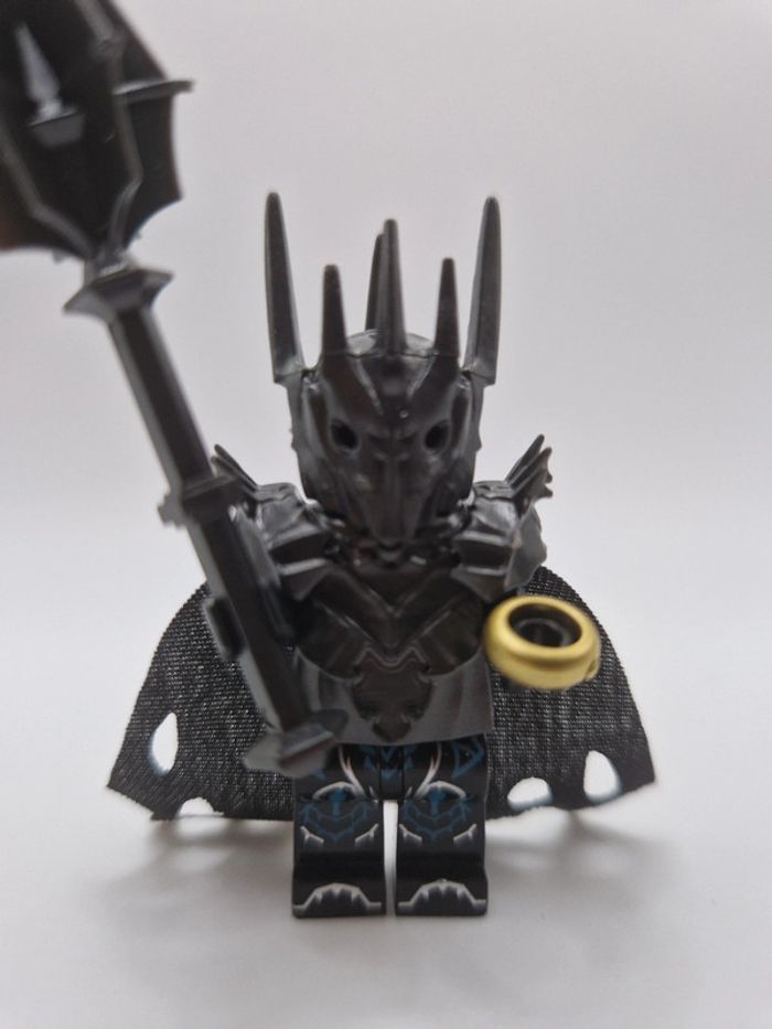 Figurine type lego Sauron avec l'anneau seigneur des anneaux / hobbit - photo numéro 2