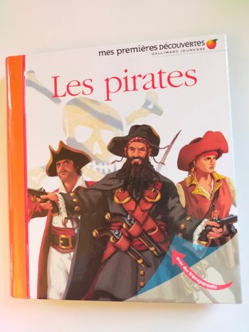 Livré "Les pirates" Collection Mes premières Découvertes de chez Gallimard Jeunesse