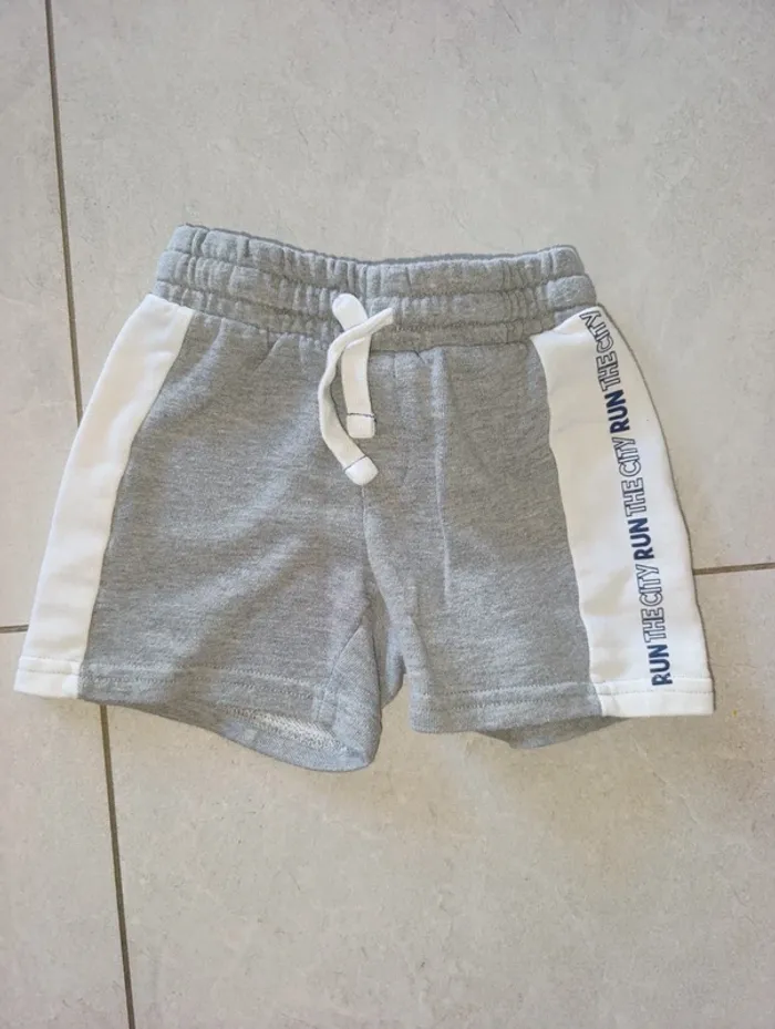 Short gris 2/3 ans